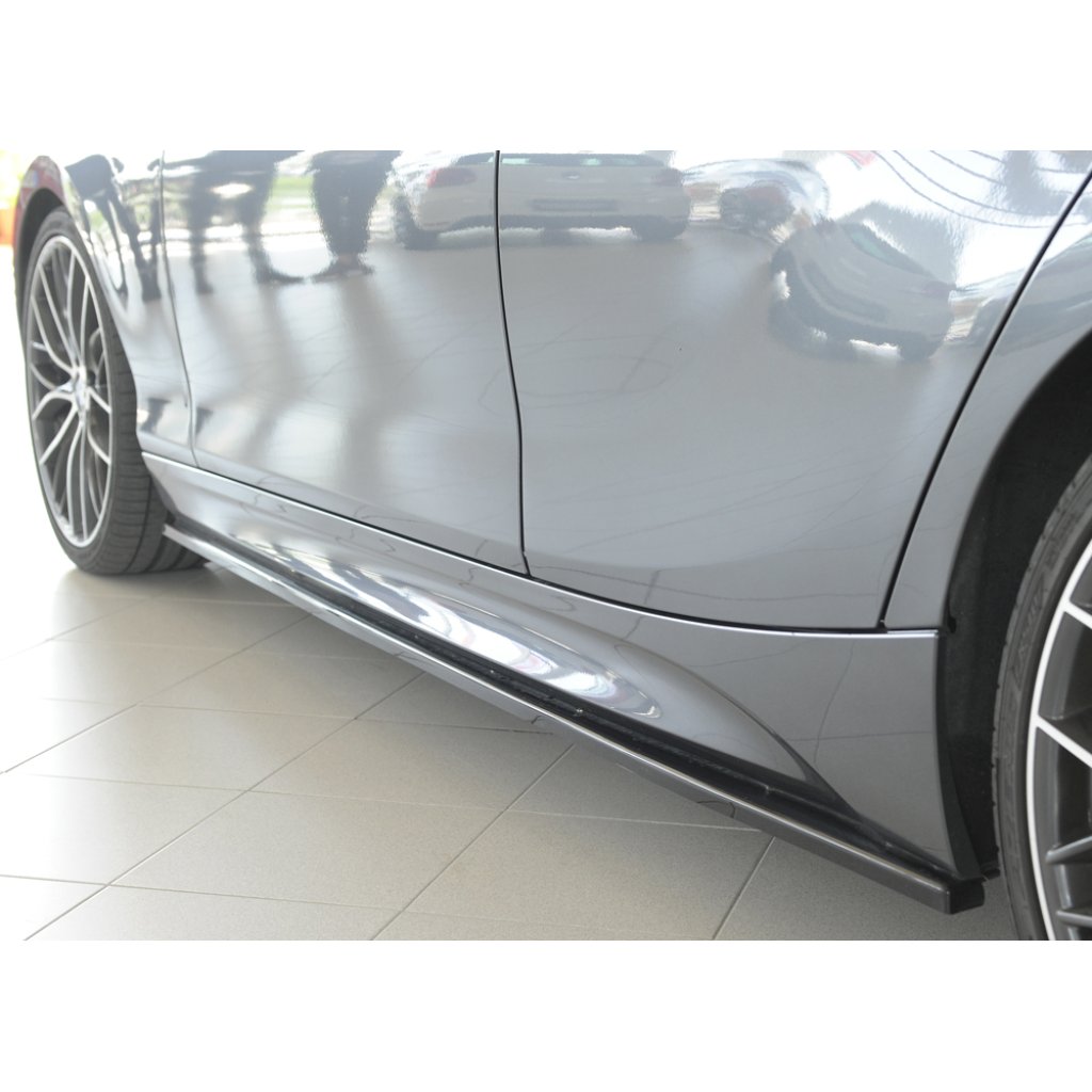 Rieger spoiler pod boční práh mont. strana levá pro BMW řada 1 F20 sedan / 4-dvéř. vč. faceliftu, 05/2015-, 09/11-03/2015, plast ABS lakovaný do černé lesklé barvy