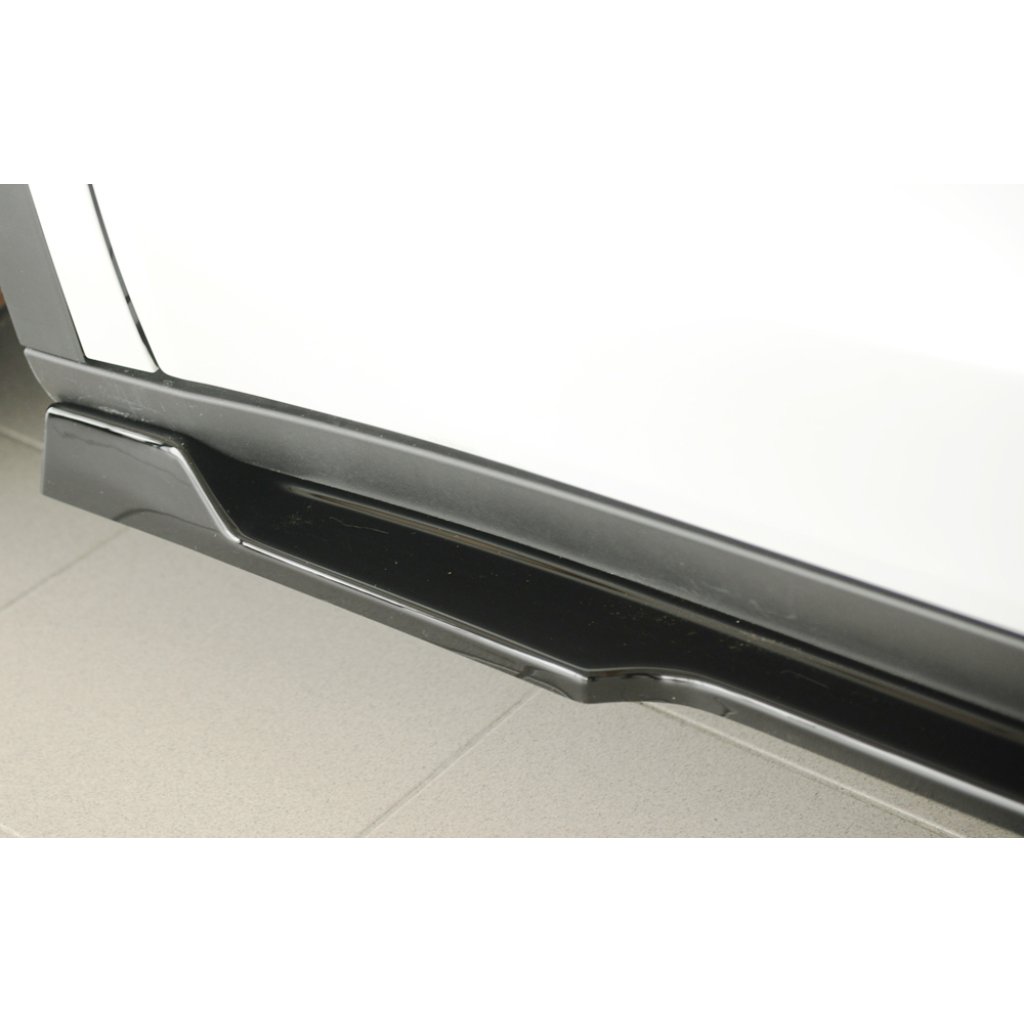 Rieger spoiler pod boční práh mont. strana levá pro Tesla Model Y 003, 03/20-, plast ABS lakovaný do černé lesklé barvy