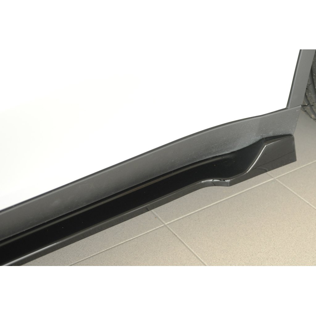 Rieger spoiler pod boční práh mont. strana levá pro Tesla Model Y 003, 03/20-, plast ABS lakovaný do černé lesklé barvy