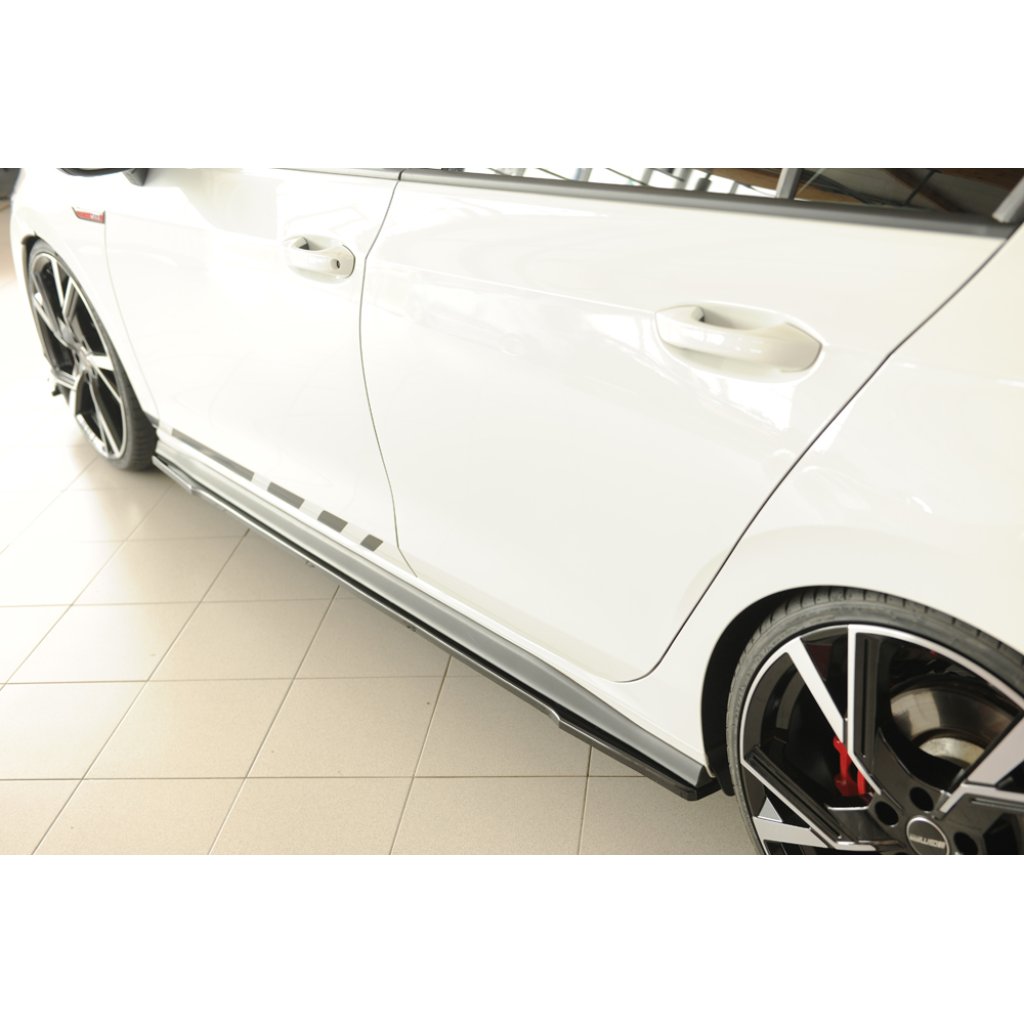 Rieger spoiler pod boční práh mont. strana levá pro Volkswagen Golf 8 GTI Clubsport 5-dvéř., 10/20-, plast ABS lakovaný do černé lesklé barvy