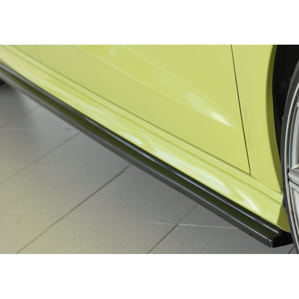 Rieger spoiler pod boční práh mont. strana pravá pro Audi A3 S3 8V 5-dvéř. (sportback 8VA) vč. faceliftu, 05/13-08/16, 09/16-, plast ABS lakovaný do černé lesklé barvy