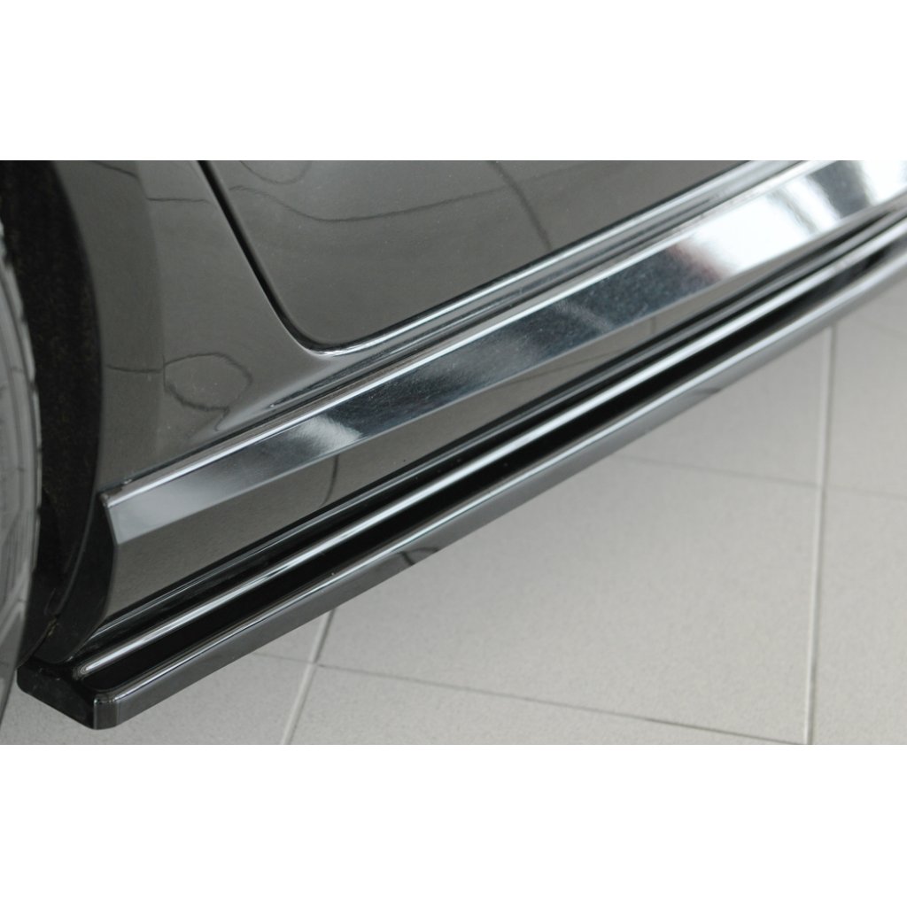 Rieger spoiler pod boční práh mont. strana pravá pro Audi RS3 8V 5-dvéř. (sportback 8VA / 8VF), 02/17-, plast ABS lakovaný do černé lesklé barvy