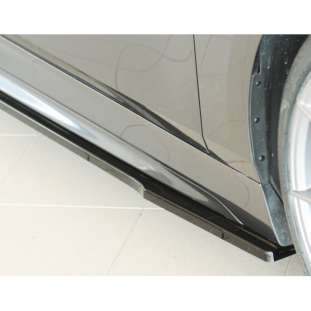 Rieger spoiler pod boční práh mont. strana pravá pro BMW řada 1 F40 hatchback / 4-dr., 07/19-, plast ABS lakovaný do černé lesklé barvy