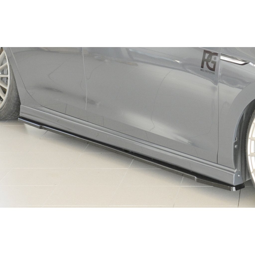 Rieger spoiler pod boční práh mont. strana pravá pro Seat Leon 5F 5-dvéř., 01/17-, plast ABS lakovaný do černé lesklé barvy