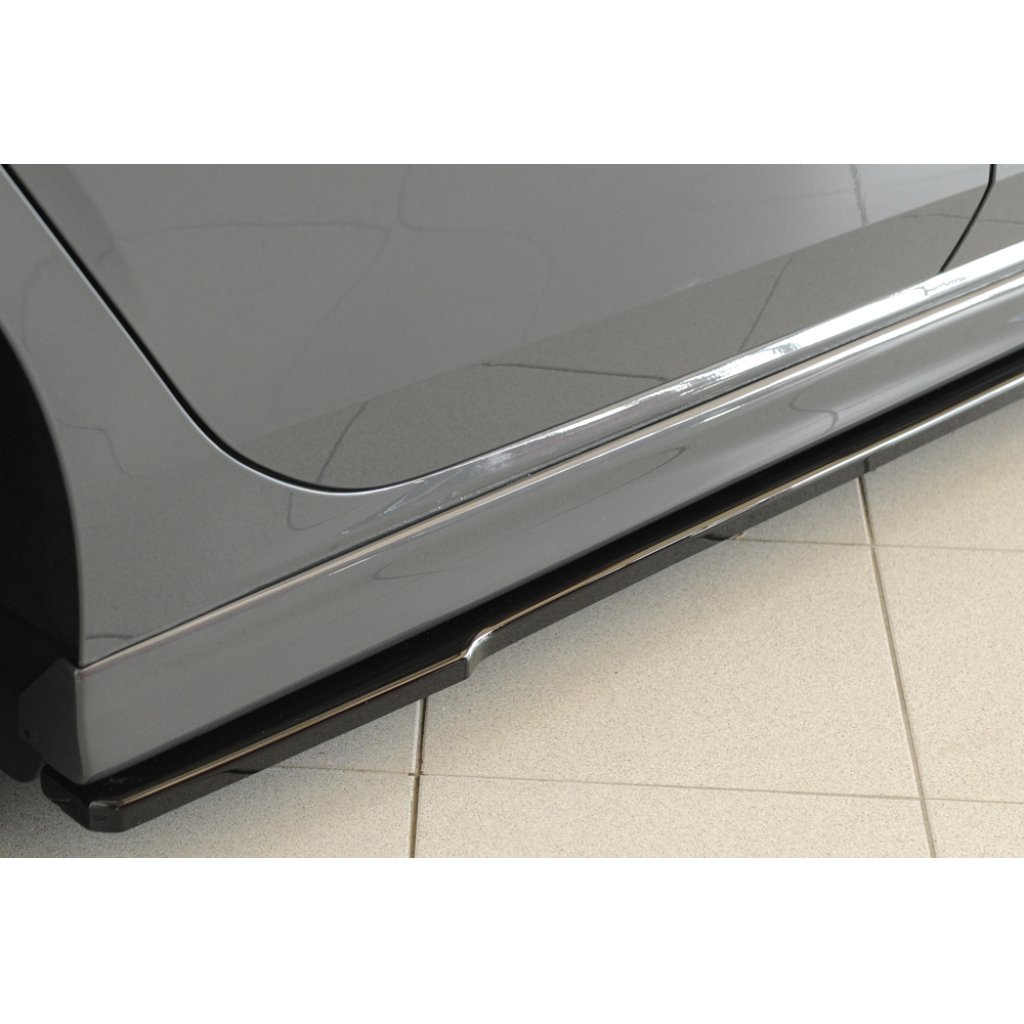 Rieger spoiler pod boční práh mont. strana pravá pro Seat Leon Cupra 5F 5-dvéř., 01/17-, plast ABS lakovaný do černé lesklé barvy