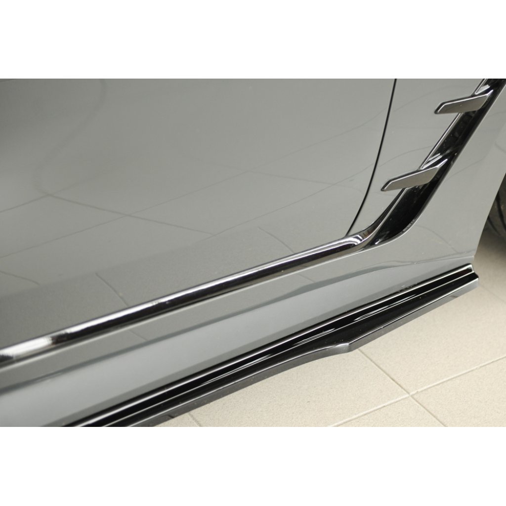 Rieger spoiler pod boční práh mont. strana pro BMW i4 M G26 gran coupe (5-dvéř.), 11/21-, plast ABS lakovaný do černé lesklé barvy, pravá strana