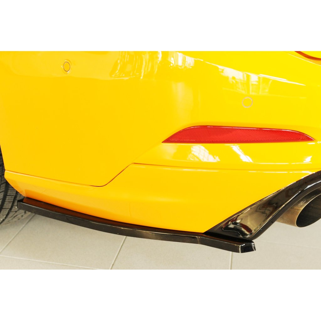 Rieger spoiler pod zadní nárazník na levé straně pro Ford Focus 4 DEH 5-dvéř. (combi) r.v. 09/18-, plast ABS lakovaný do černé lesklé barvy