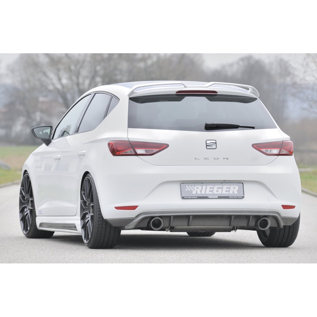 Rieger spoiler pod zadní nárazník pro Seat Leon 5F 3-dvéř. (sc), 5-dvéř. před faceliftem r.v. 10/12-12/16, plast ABS s povrchovou úpravou Carbon-Look, pro sportovní koncovky na obou stranách 100 mm