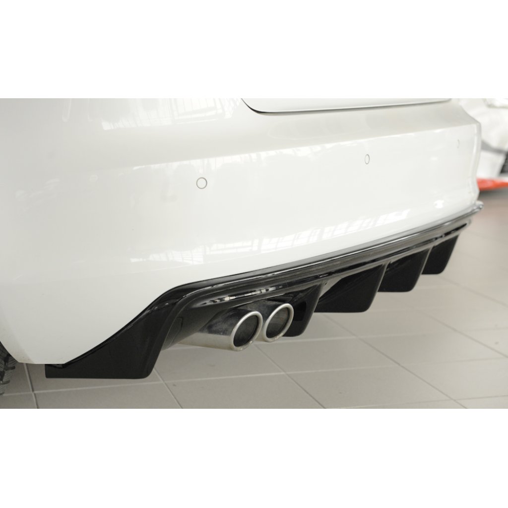 Rieger vložka zadního nárazníku (GBL56786) pro Audi A3 8V 3-dvéř. (hatchback 8V1), 5-dvéř. (sportback 8VA) před faceliftem, plast ABS lakovaný do černé lesklé barvy