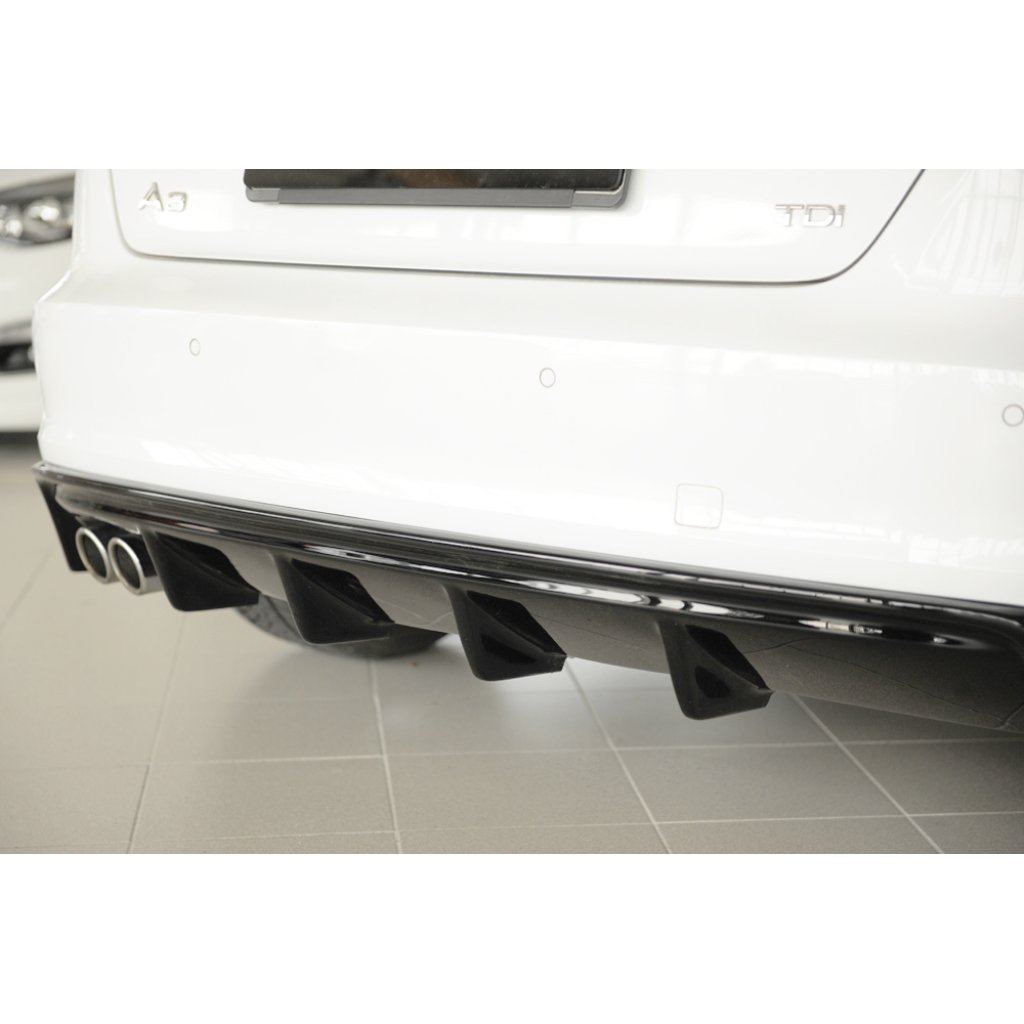 Rieger vložka zadního nárazníku (GBL56786) pro Audi A3 8V 3-dvéř. (hatchback 8V1), 5-dvéř. (sportback 8VA) před faceliftem, plast ABS lakovaný do černé lesklé barvy