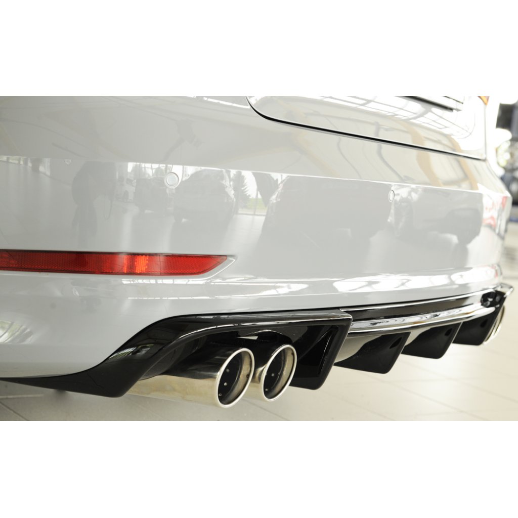 Rieger vložka zadního nárazníku pro Audi A3 8V 3-dvéř. (convertible 8V7), 5-dvéř. (sedan 8VS) před faceliftem, plast ABS lakovaný do černé lesklé barvy, pro dvojité koncovky na obou stranách 4x90 mm