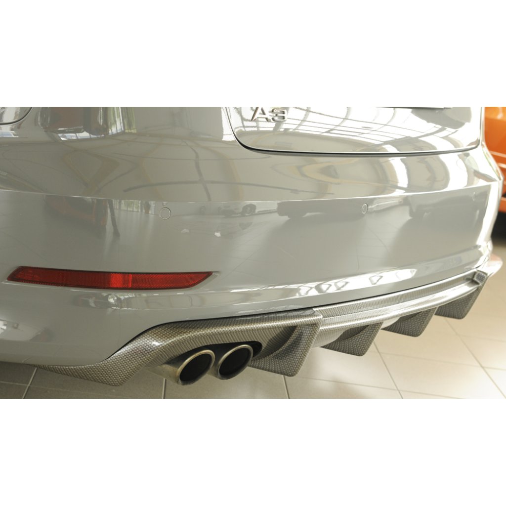 Rieger vložka zadního nárazníku pro Audi A3 8V 3-dvéř. (convertible 8V7), 5-dvéř. (sedan 8VS) před faceliftem, plast ABS s povrchovou úpravou Carbon-Look, pro dvojitou koncovku vlevo