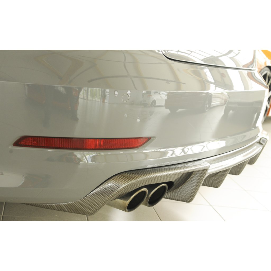 Rieger vložka zadního nárazníku pro Audi A3 8V 3-dvéř. (convertible 8V7), 5-dvéř. (sedan 8VS) před faceliftem, plast ABS s povrchovou úpravou Carbon-Look, pro dvojitou koncovku vlevo