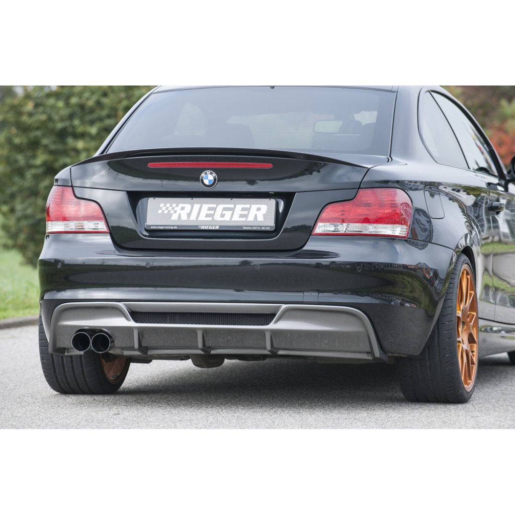 Rieger vložka zadního nárazníku pro BMW řada 1 E82, E88 kabriolet, kupé, plast ABS s povrchovou úpravou Carbon-Look, pro dvojitou koncovku vlevo