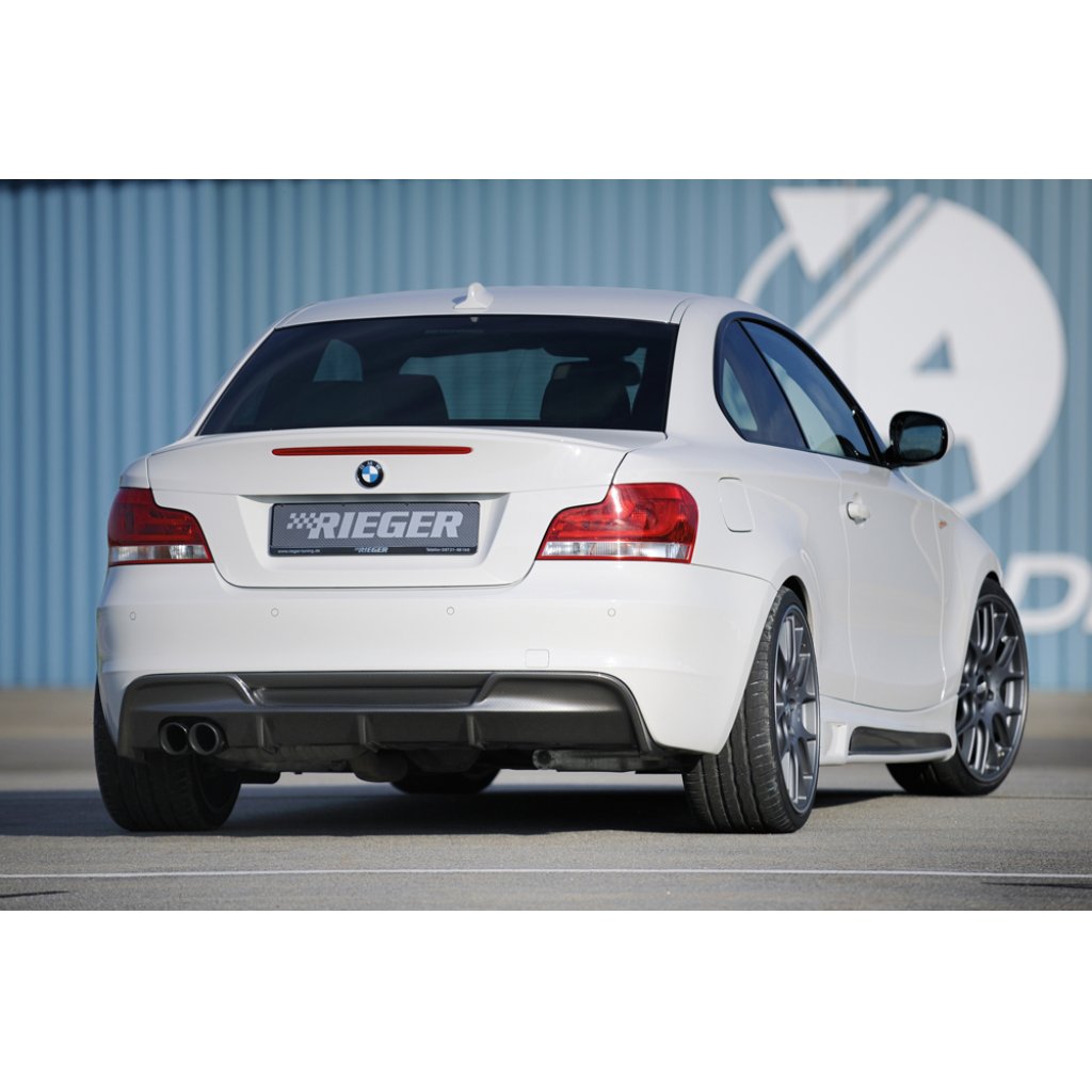 Rieger vložka zadního nárazníku pro BMW řada 1 E82, E88 kabriolet, kupé, plast ABS s povrchovou úpravou Carbon-Look, pro dvojitou koncovku vlevo