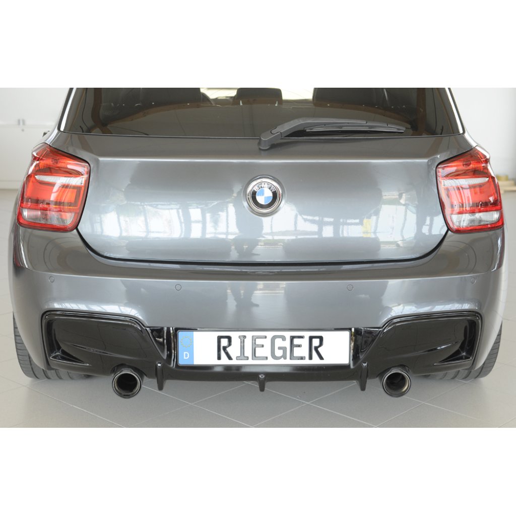 Rieger vložka zadního nárazníku pro BMW řada 1 F20, F21 sedan / 2-dvéř., sedan / 4-dvéř. před faceliftem, plast ABS lakovaný do černé lesklé barvy, pro orig. koncovky na obou stranách