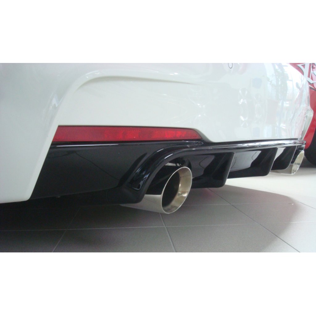 Rieger vložka zadního nárazníku pro BMW řada 3 F30, F31 sedan, touring vč. faceliftu, plast ABS lakovaný do černé lesklé barvy, pro orig. koncovky na obou stranách (335i/340i look)