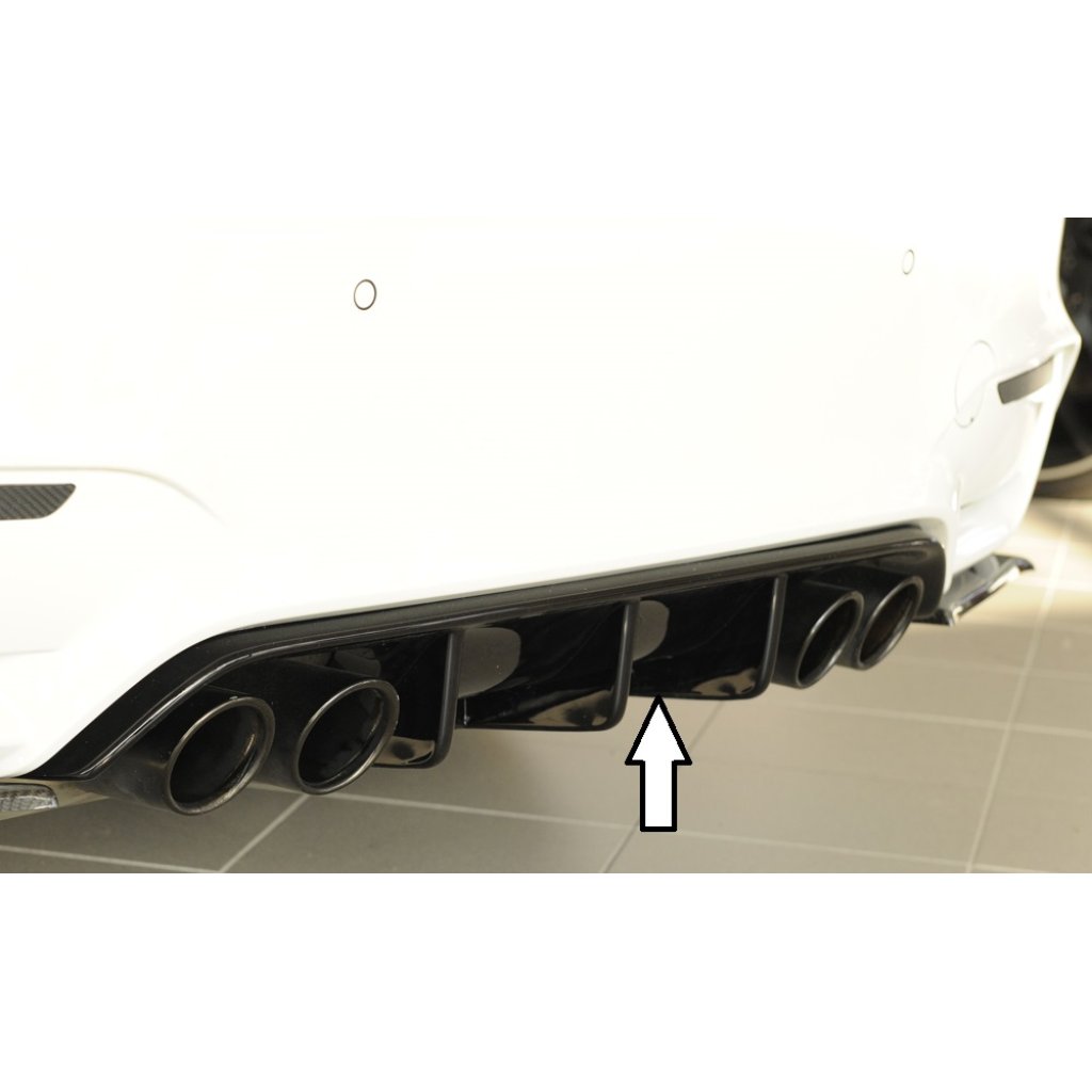 Rieger vložka zadního nárazníku pro BMW řada 4 F82 M4, F83 M4 kabriolet, kupé, plast ABS lakovaný do černé lesklé barvy