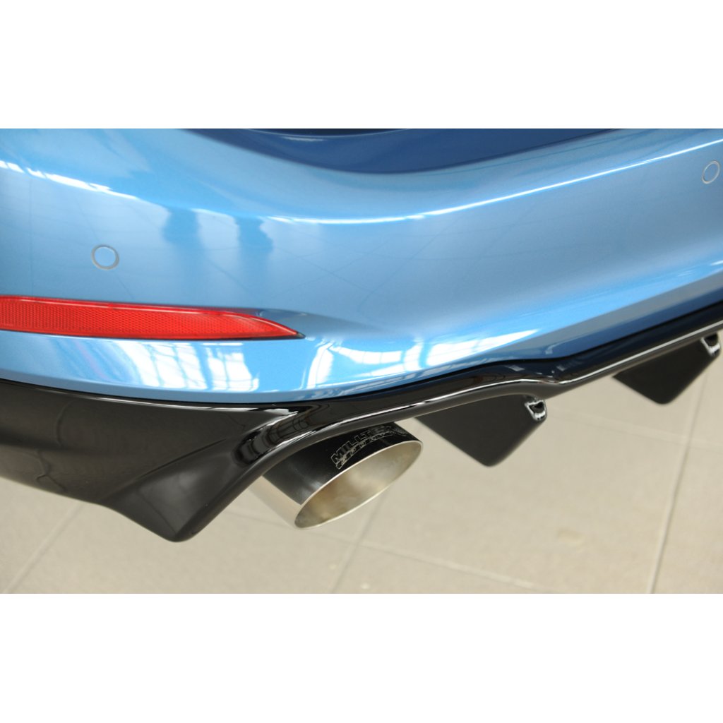 Rieger vložka zadního nárazníku pro Ford Focus 4 DEH 5-dvéř. (combi), plast ABS lakovaný do černé lesklé barvy, pro sportovní koncovky vlevo/vpravo 115 mm