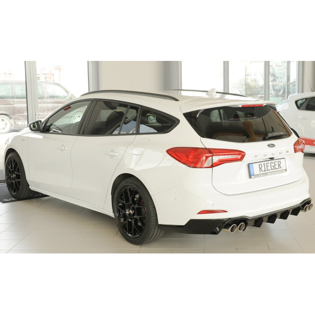 Rieger vložka zadního nárazníku pro Ford Focus 4 DEH 5-dvéř. (combi), plast ABS lakovaný do černé lesklé barvy, pro sportovní koncovky vlevo/vpravo 4x80 mm