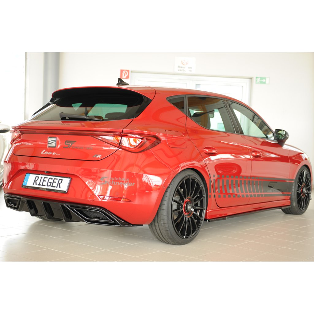 Rieger vložka zadního nárazníku pro orig. koncový tlumič výfuku pro Seat Leon KL 5-dvéř., 04/20-, plast ABS lakovaný do černé lesklé barvy, mont. strana
