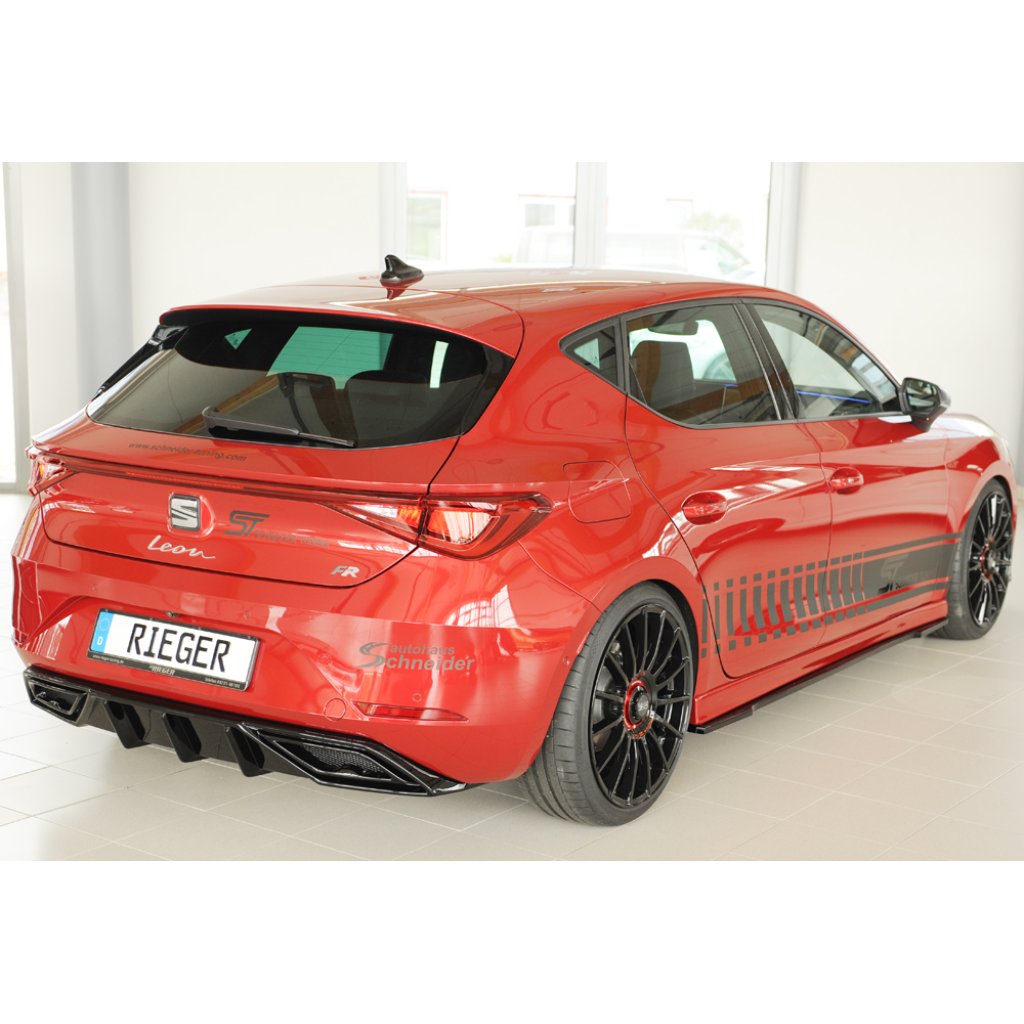 Rieger vložka zadního nárazníku pro orig. koncový tlumič výfuku pro Seat Leon KL 5-dvéř., 04/20-, plast ABS lakovaný do černé lesklé barvy, mont. strana