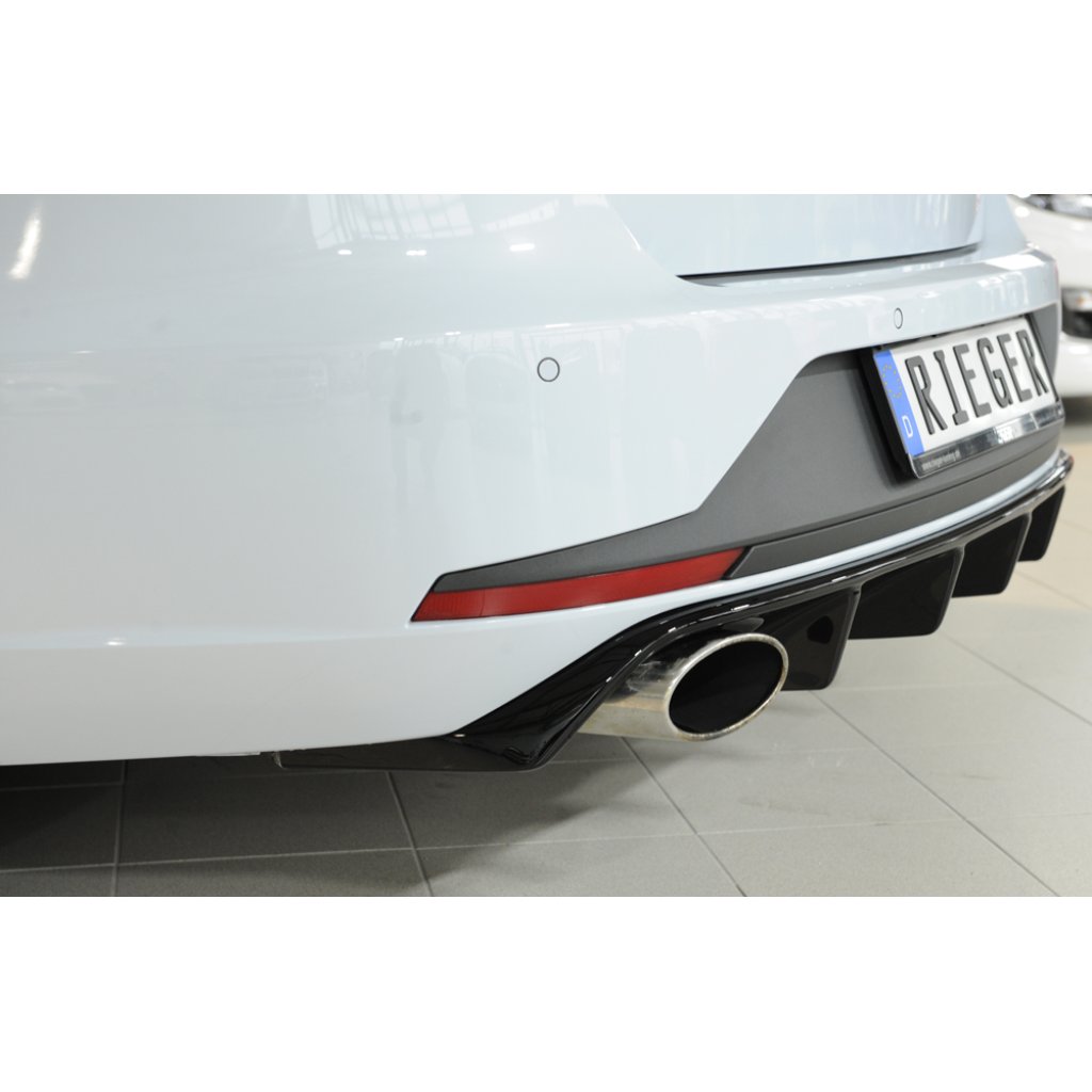 Rieger vložka zadního nárazníku pro Seat Leon Cupra 5F 5-dvéř. (ST/Combi) před faceliftem, plast ABS lakovaný do černé lesklé barvy