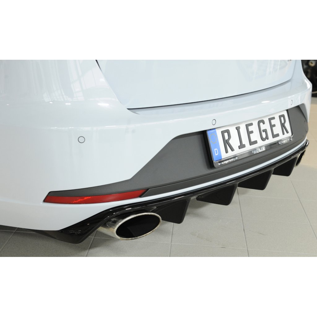 Rieger vložka zadního nárazníku pro Seat Leon Cupra 5F 5-dvéř. (ST/Combi) před faceliftem, plast ABS lakovaný do černé lesklé barvy
