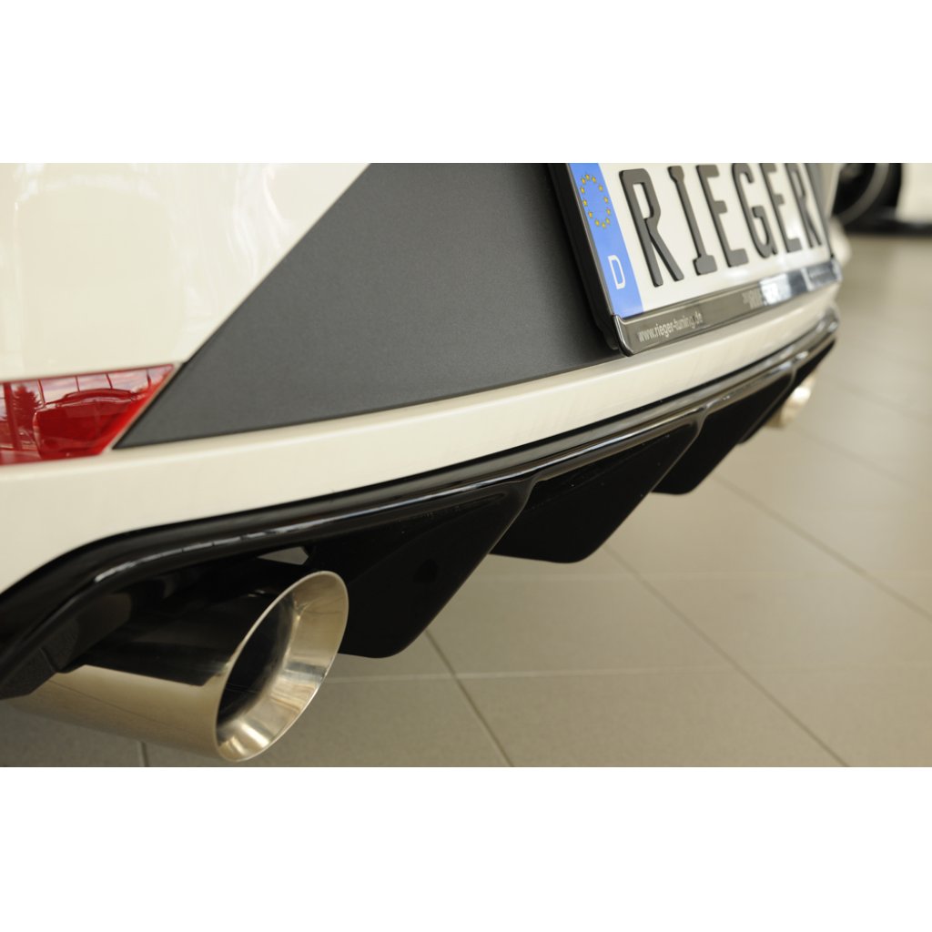 Rieger vložka zadního nárazníku pro Seat Leon FR 5F 5-dvéř. (ST/Combi) po faceliftu, plast ABS lakovaný do černé lesklé barvy, pro sportovní koncovky na obou stranách o průměru 100mm