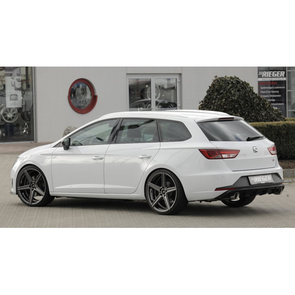 Rieger vložka zadního nárazníku pro Seat Leon FR 5F 5-dvéř. (ST/Combi) před faceliftem, plast ABS lakovaný do černé lesklé barvy, pro sportovní koncovky na obou stranách 100 mm