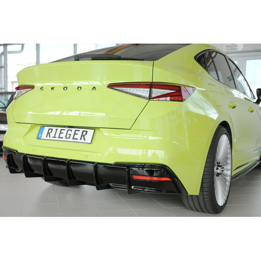 Rieger vložka zadního nárazníku pro Škoda Enyaq iV RS SUV (5AZ), plast ABS lakovaný do černé lesklé barvy