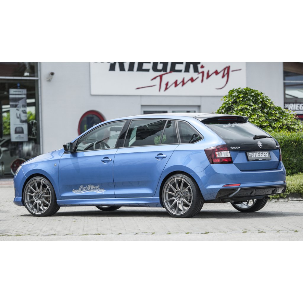 Rieger vložka zadního nárazníku pro Škoda Rapid NH spaceback vč. faceliftu, plast ABS lakovaný do černé lesklé barvy, pro vozy s tažným zařízením