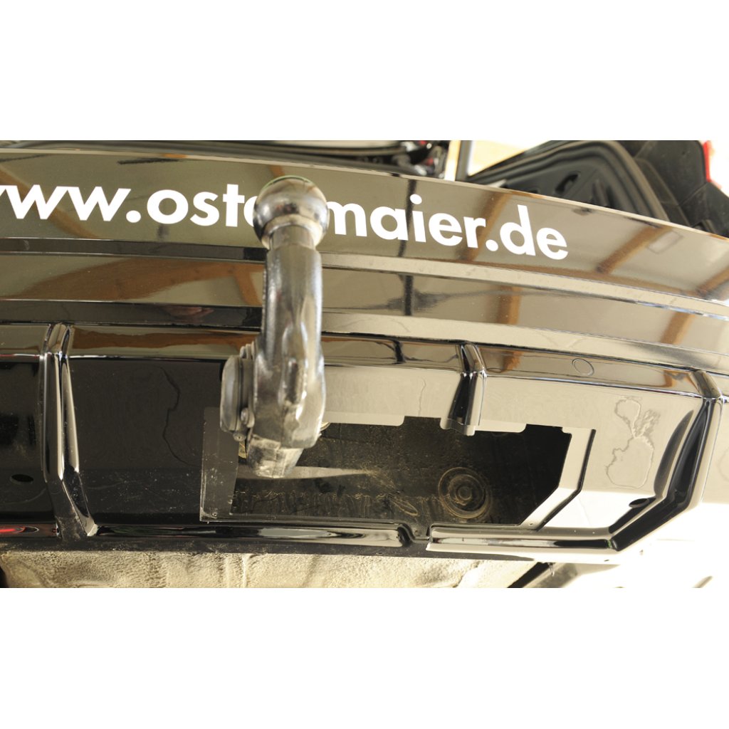 Rieger vložka zadního nárazníku pro Škoda Superb III 3T, 3V combi, sedan vč. faceliftu, plast ABS lakovaný do černé lesklé barvy, pro vozy s tažným zařízením