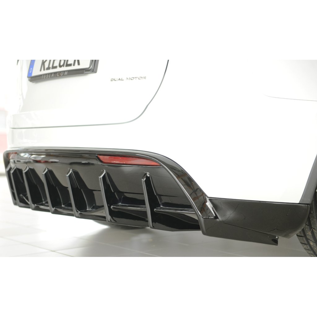 Rieger vložka zadního nárazníku pro Tesla Model Y 003, plast ABS lakovaný do černé lesklé barvy, bez tažného zařízení