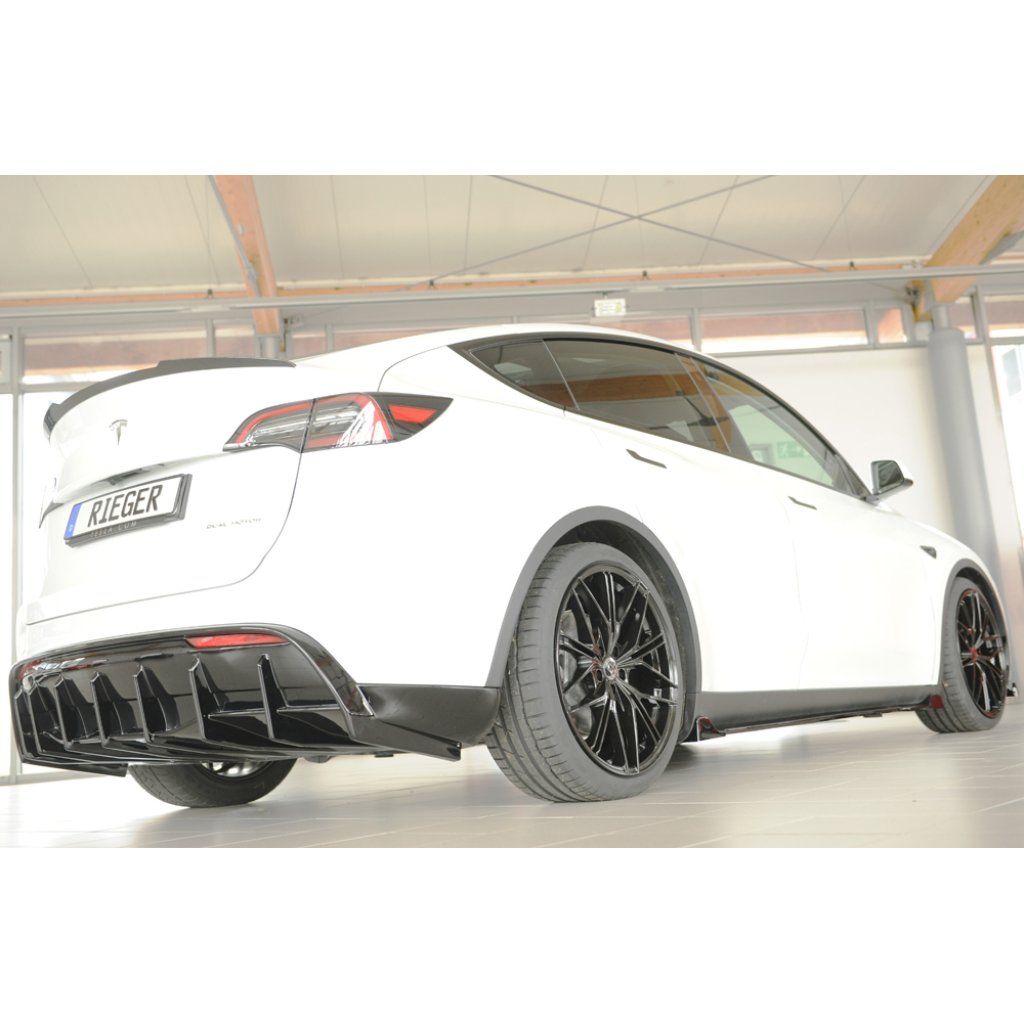 Rieger vložka zadního nárazníku pro Tesla Model Y 003, plast ABS lakovaný do černé lesklé barvy, s tažným zařízením