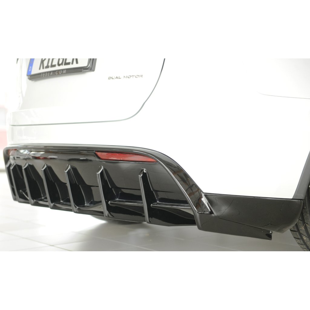 Rieger vložka zadního nárazníku pro Tesla Model Y 003, plast ABS lakovaný do černé lesklé barvy, s tažným zařízením