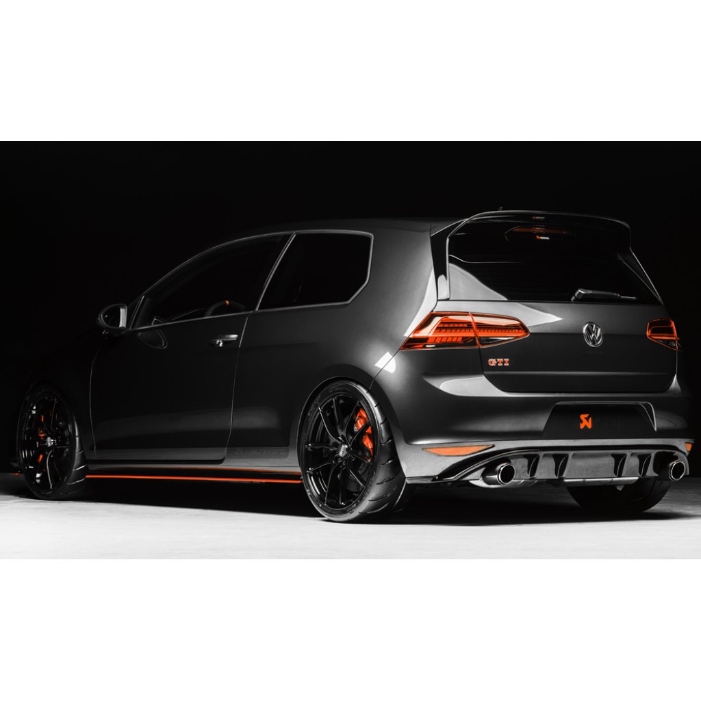 Rieger vložka zadního nárazníku pro Volkswagen Golf 7 vč. GTI, GTI Clubsport 3-dvéř., 5-dvéř. před faceliftem, plast ABS lakovaný do černé lesklé barvy, pro sportovní koncovky na obou stranách 100 mm
