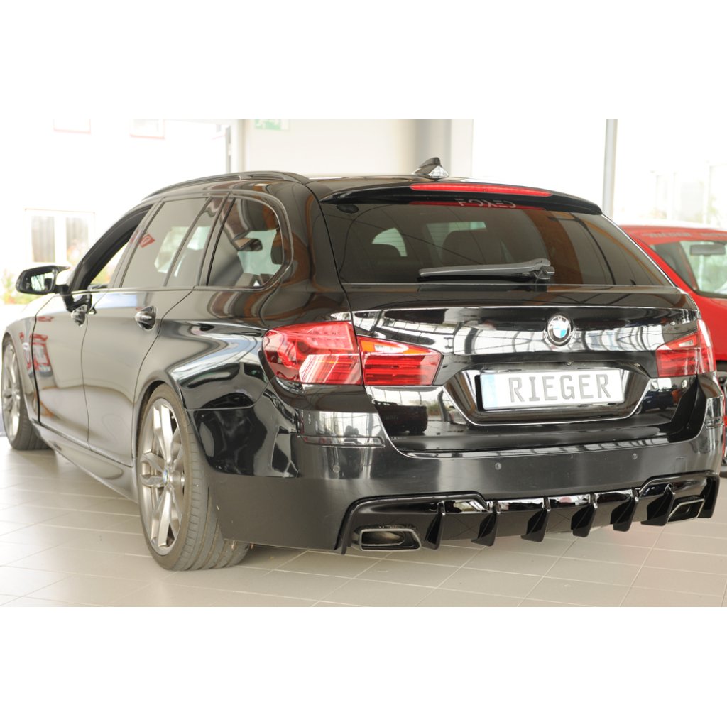 Rieger vložka zadního nárazníku (pro vozy s tažným zařízením) pro BMW řada 5 F11 touring, plast ABS lakovaný do černé lesklé barvy, pro orig. koncovky výfuku vlevo/vpravo