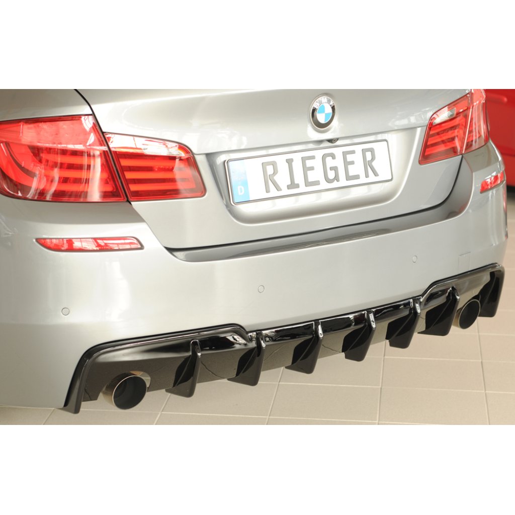 Rieger vložka zadního nárazníku (pro vozy s tažným zařízením) pro BMW řada 5 F11 touring, plast ABS lakovaný do černé lesklé barvy, pro originální koncovky vlevo a vpravo