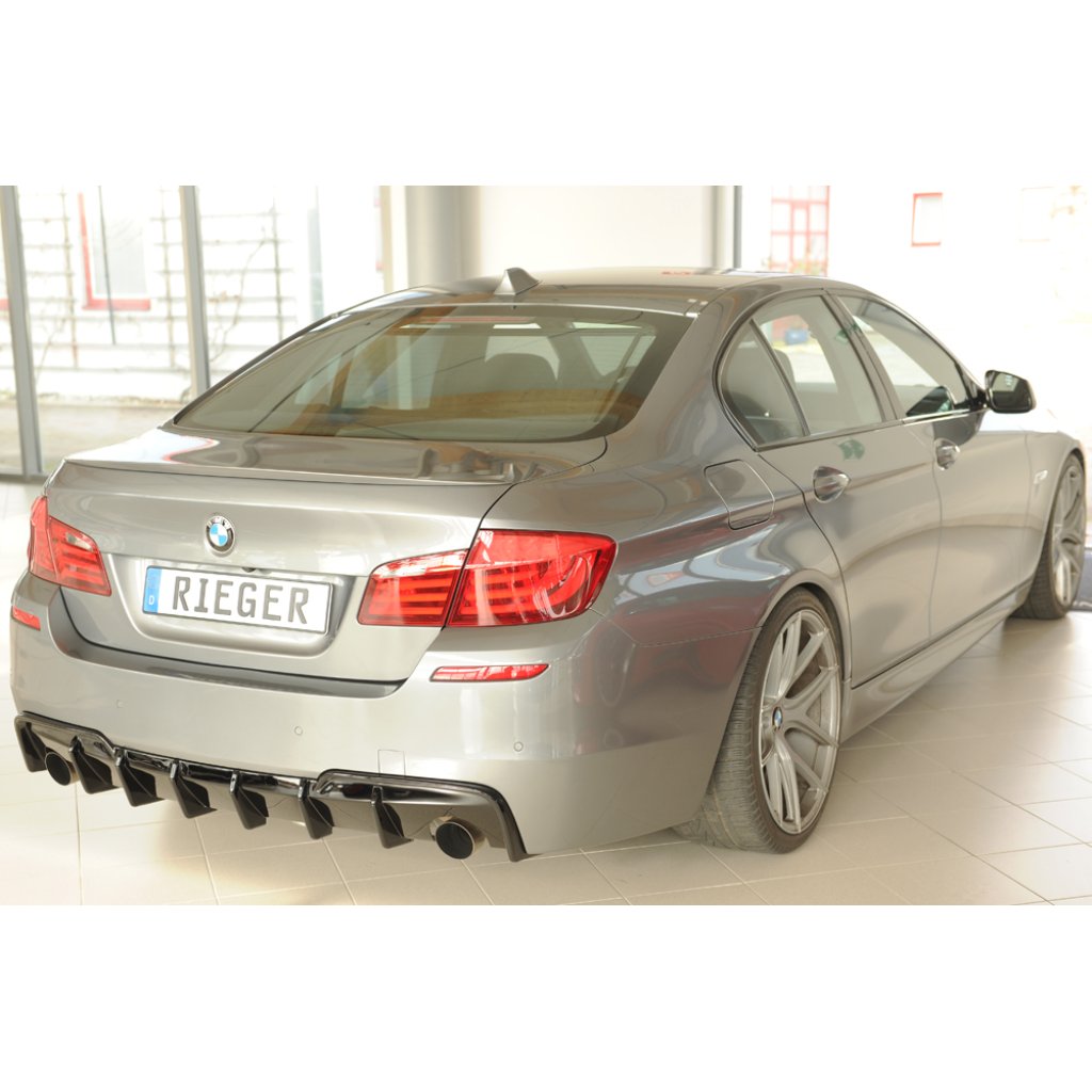 Rieger vložka zadního nárazníku (pro vozy s tažným zařízením) pro BMW řada 5 F11 touring, plast ABS lakovaný do černé lesklé barvy, pro originální koncovky vlevo a vpravo