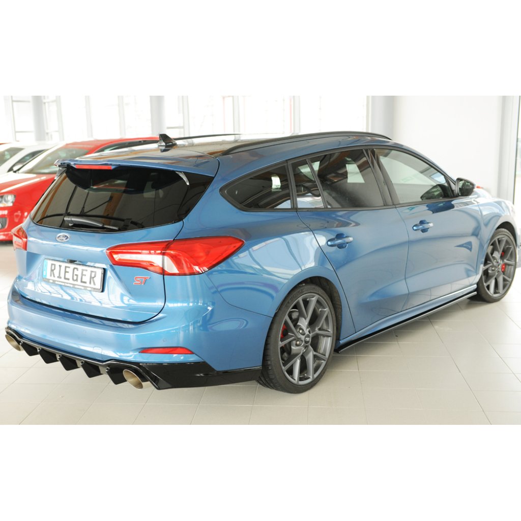 Rieger vložka zadního nárazníku (pro vozy s tažným zařízením) pro Ford Focus 4 DEH 5-dvéř. (combi), plast ABS lakovaný do černé lesklé barvy, pro sportovní koncovky vlevo/vpravo 115 mm