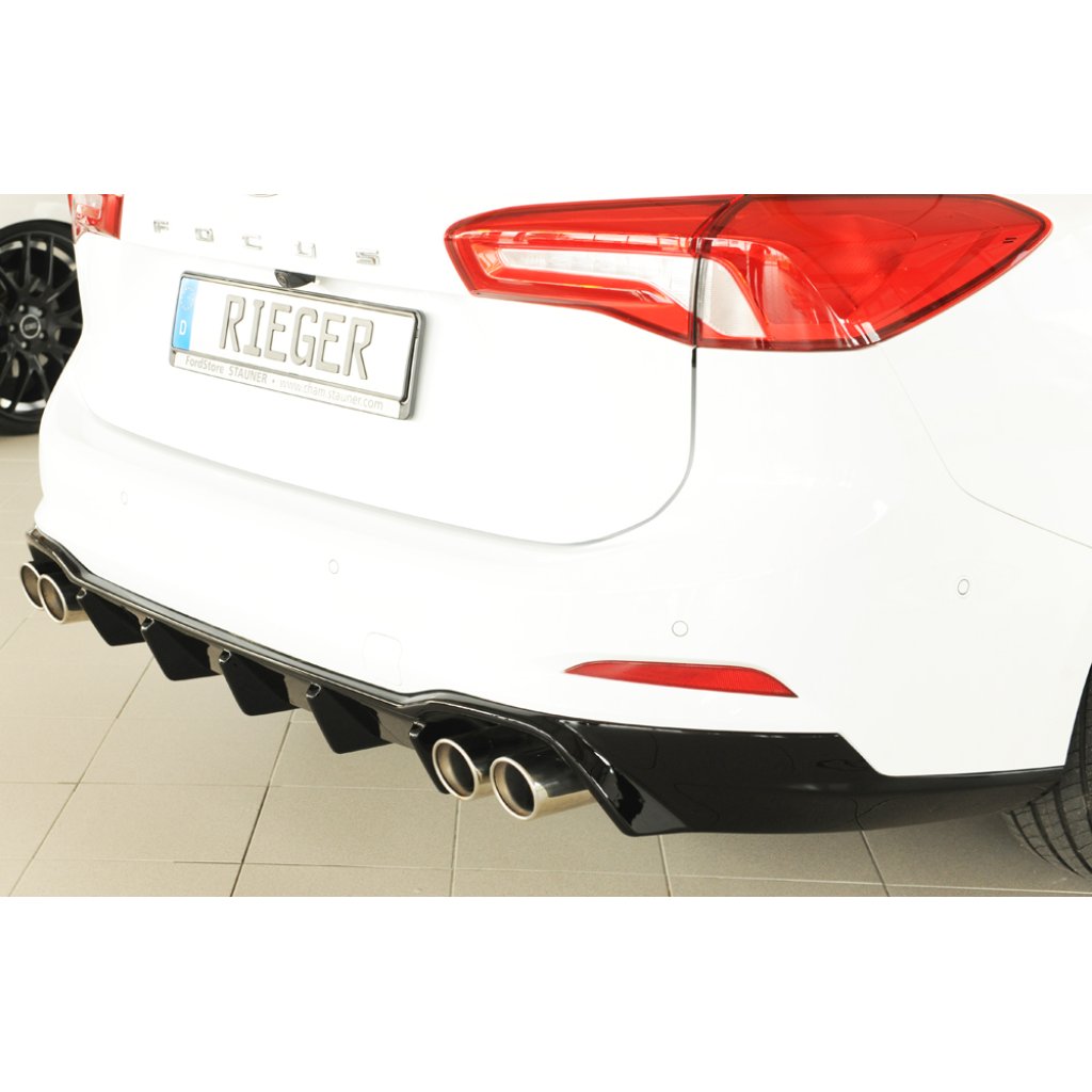 Rieger vložka zadního nárazníku (pro vozy s tažným zařízením) pro Ford Focus 4 DEH 5-dvéř. (combi), plast ABS lakovaný do černé lesklé barvy, pro sportovní koncovky vlevo/vpravo 4x80 mm