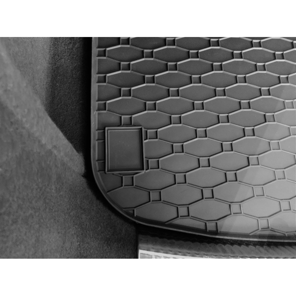 Vana do kufru gumová Audi A4 Avant 2015- | RIGUM