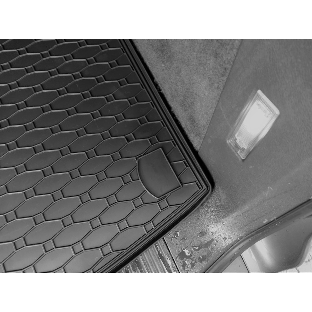 Vana do kufru gumová Volkswagen Touareg dvouzónová klimatizace 2010- | RIGUM
