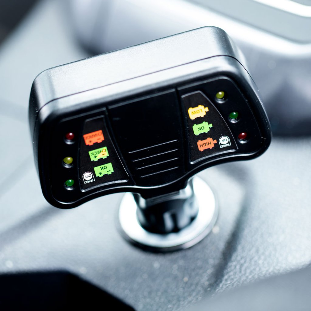 Voltmetr s diodami do autozapalovače, 573200