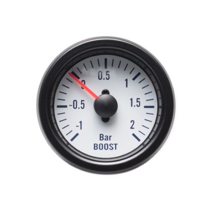 Autogauge palubní přístroj - tlak turba s bílým podkladem