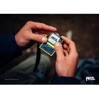 Čelovka PETZL Tikka Core 2022, šedá, 450 lm - E067AA00