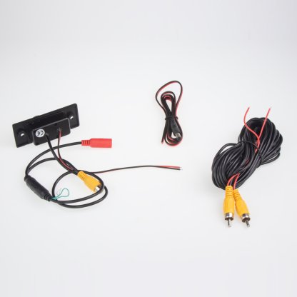 Kamera AHD/CVBS do vozu VW Touareg, Škoda Yeti, Fabia, Superb I, Passat 01-05