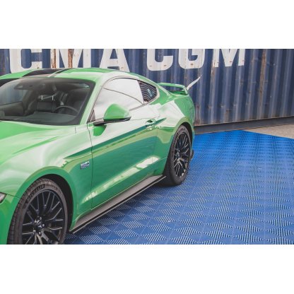 Maxton Design "Street Pro" boční difuzory pod zadní nárazník v.1 pro Ford Mustang MK6 GT Facelift, plast ABS bez povrchové úpravy, s červenou linkou