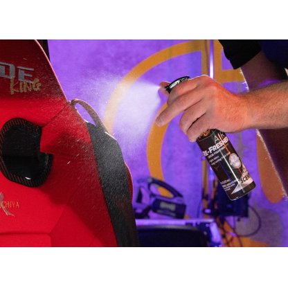 Meguiar's Air Re-Fresher Odor Fighting Spray - Black Chrome Scent - osvěžovač vzduchu v rozprašovači, vůně "Black Chrome", 237 ml